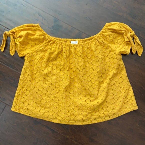 Universal Thread Mustard Yellow Women's Eyelet Shirt Size Large - Picture 2 of 8